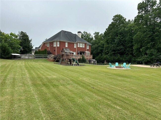 Foto del edificio - 2852 Summer Branch Ln