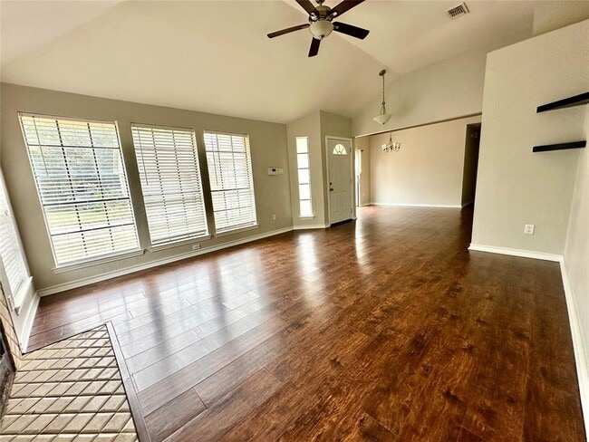Building Photo - 2213 Margalene Way
