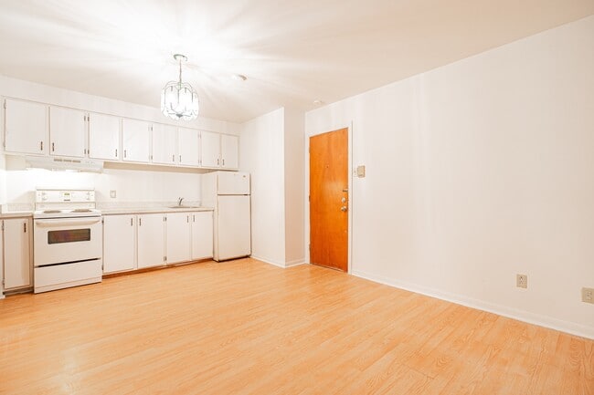 Building Photo - 72 Rue de la Visitation