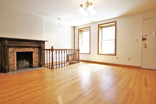 Building Photo - 329 W 84th St
