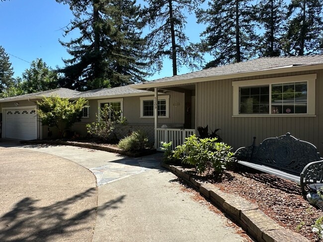 Building Photo - Charming 4-Bedroom Home in a Beautiful Pri...