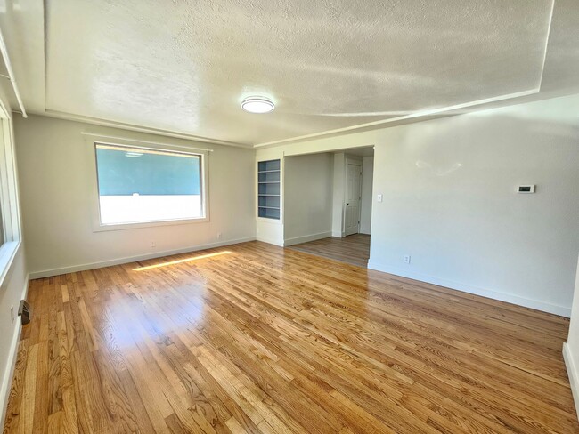 Building Photo - $2,100 - 4 Bed / 1 Bath Home with Fully Fe...