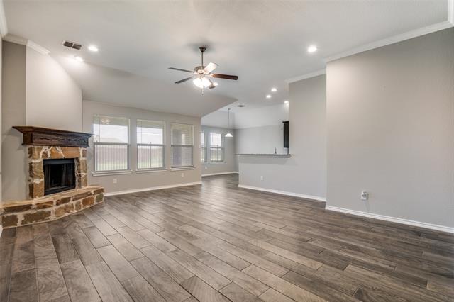 Foto del edificio - 519 Long Prairie Dr