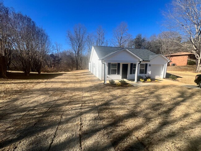 Foto del edificio - Great Location the spacious 3BR 2BA won't ...