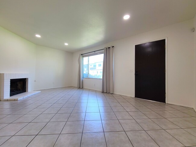 Building Photo - $500 MOVE-IN CREDIT w/Approved 675+ Credit...
