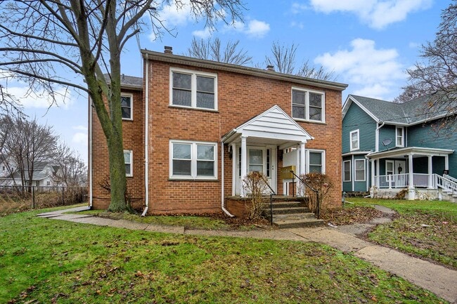 Foto del edificio - Newly Renovated 1br/1ba Apartment Available! PICTURES COMING SOON!