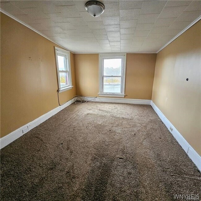 Foto del edificio - 335 N Main St