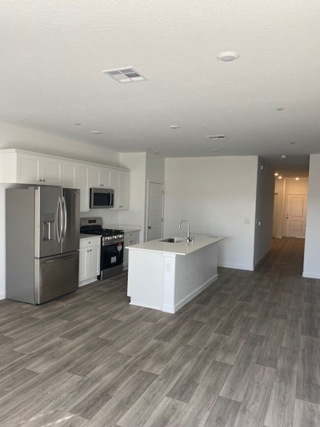 Building Photo - Beautiful 4BR Single-Level Home in Madera’s New Community!