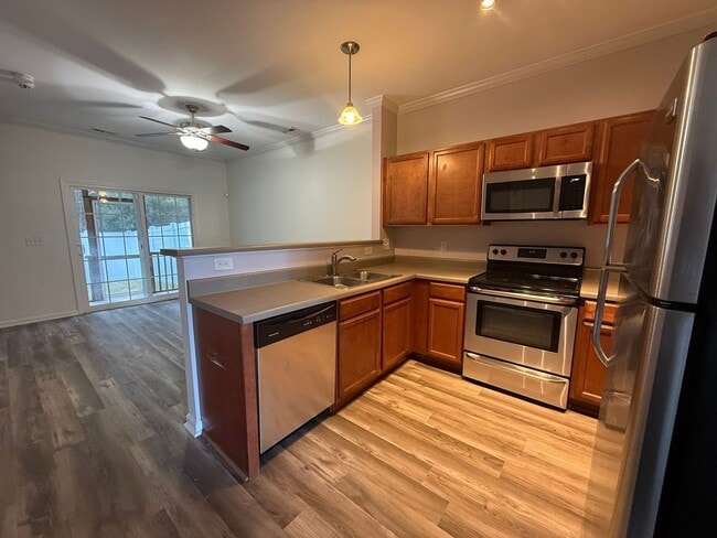 Building Photo - Nice 2 bedroom, 2.5 bath townhouse