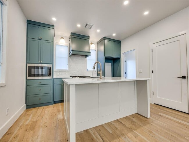 Building Photo - 1078 Hangar Dr