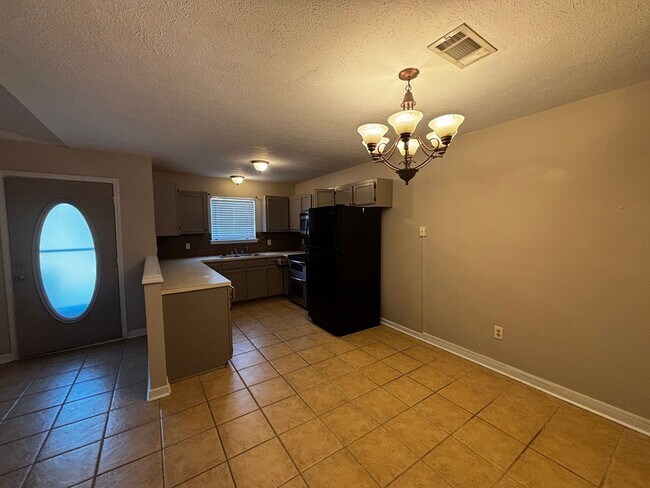 Building Photo - 312 N Grove Cir