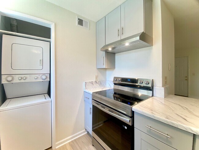 Building Photo - Lovely Remodeled Condo for Rent in Fremont!