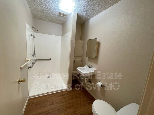 Building Photo - 1636 N Benton Ave