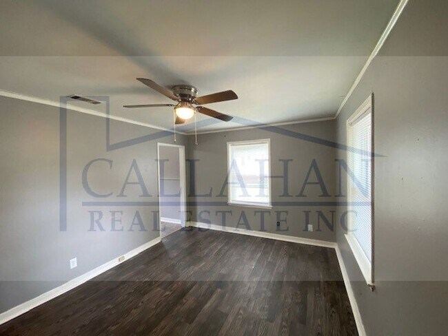 Building Photo - 2 Bedroom Park Hill Duplex