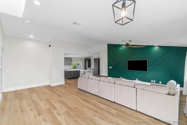 Foto del edificio - 4593 Ellwood Dr