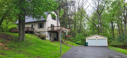 Building Photo - 45 Laurel Hollow Rd