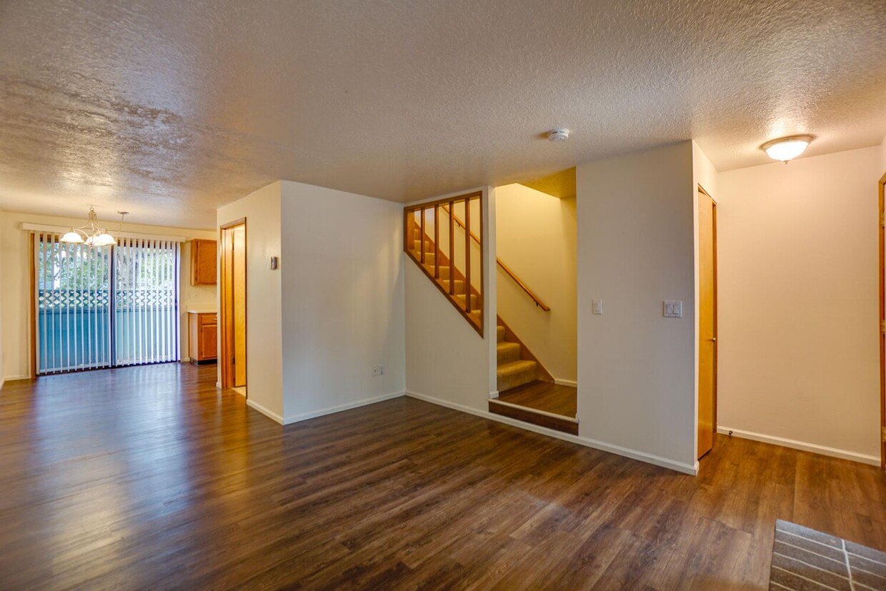 Foto principal - January Rent Free! Fanno Creek Condo - Lov...