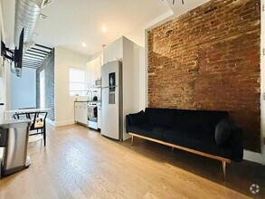 Building Photo - Furnished room/NOT APARTMENT