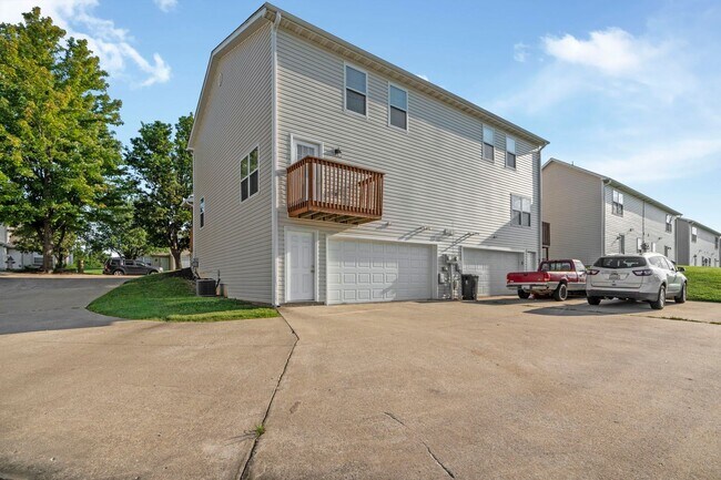 Foto del edificio - 2409-2411 Northampton Dr.