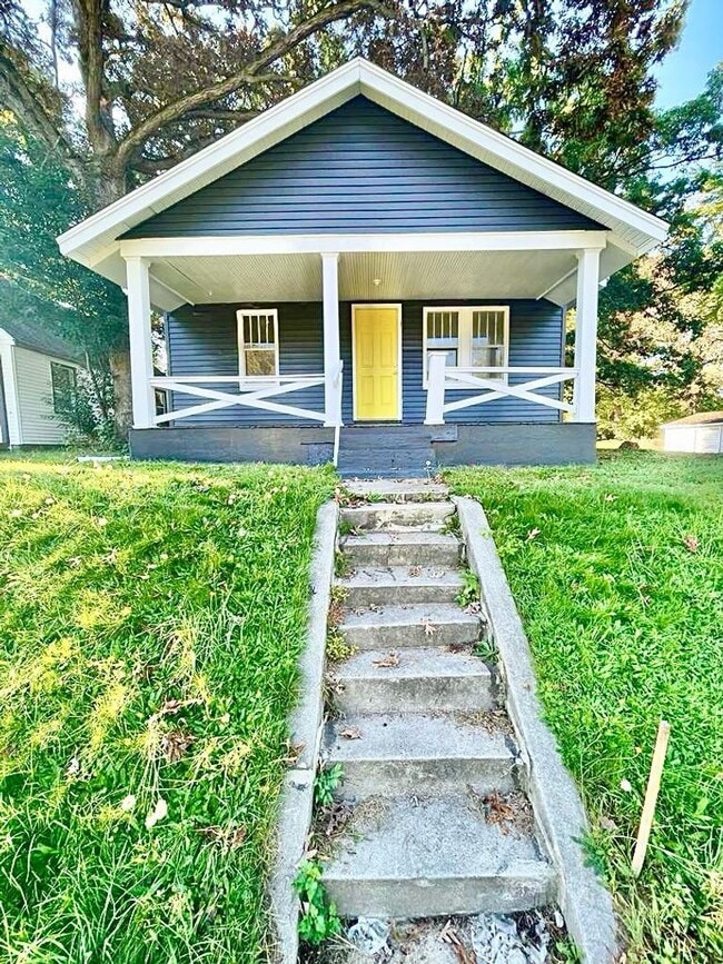 Building Photo - 1822 Elwood Ave