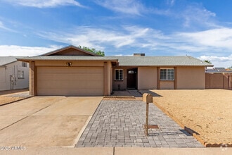 Building Photo - 1002 W Villa Rita Dr