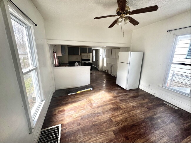Foto del edificio - Affordable 3-bedroom, 1.5-bath, 2-story home!