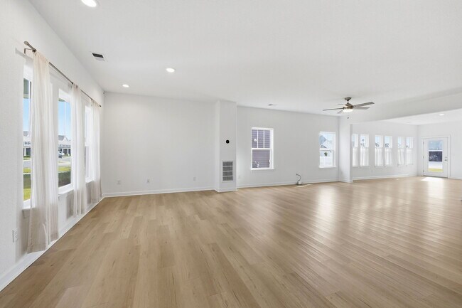 Foto del edificio - 208 Ryker Rd E