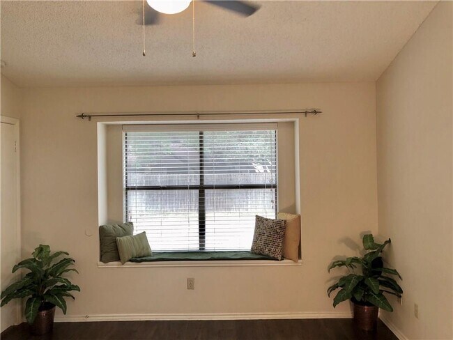 Foto del edificio - 1321 Piney Creek Ln