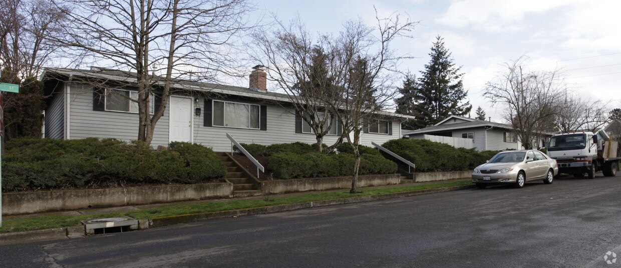 Primary Photo - 912 W 32nd St