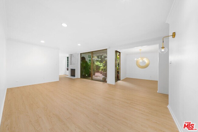 Foto del edificio - 406 N Oakhurst Dr