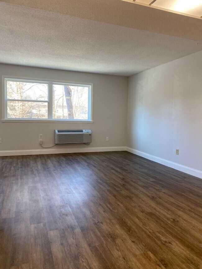 Building Photo - 30 Success Ave