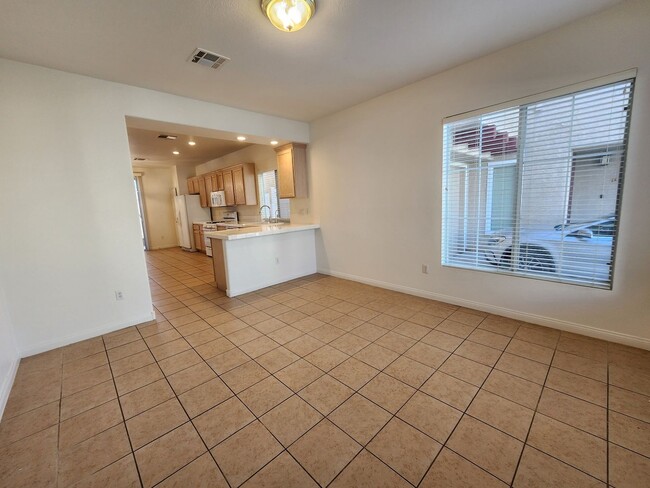 Building Photo - Nice 3 bedroom 2.5 bath home in a gated co...