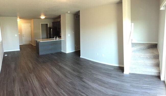 Foto del edificio - Spacious 3 bedroom, 3.5 bathroom Condo For...