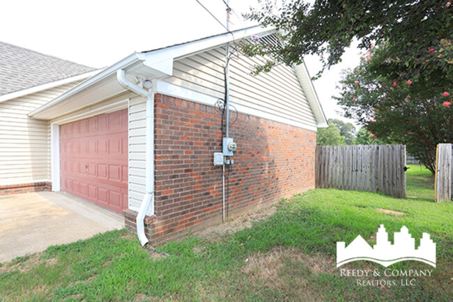 Foto del edificio - 554 McLaughlin Dr