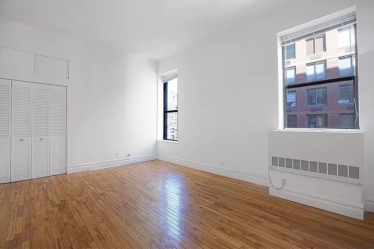 Primary Photo - 154 W 70th St