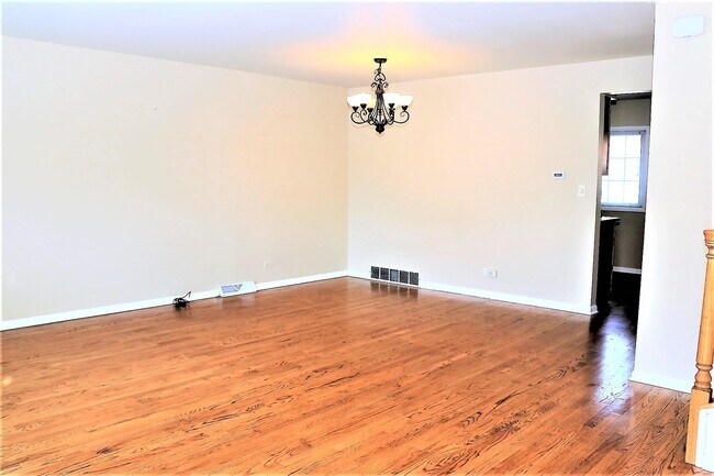 Building Photo - 322 Skokie Ct