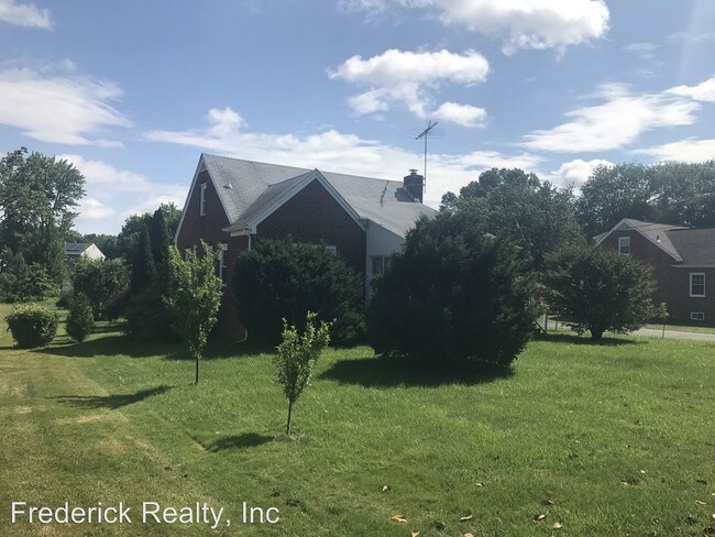 Building Photo - 4 br, 2 bath House - 803 Long Bar Harbor Rd.