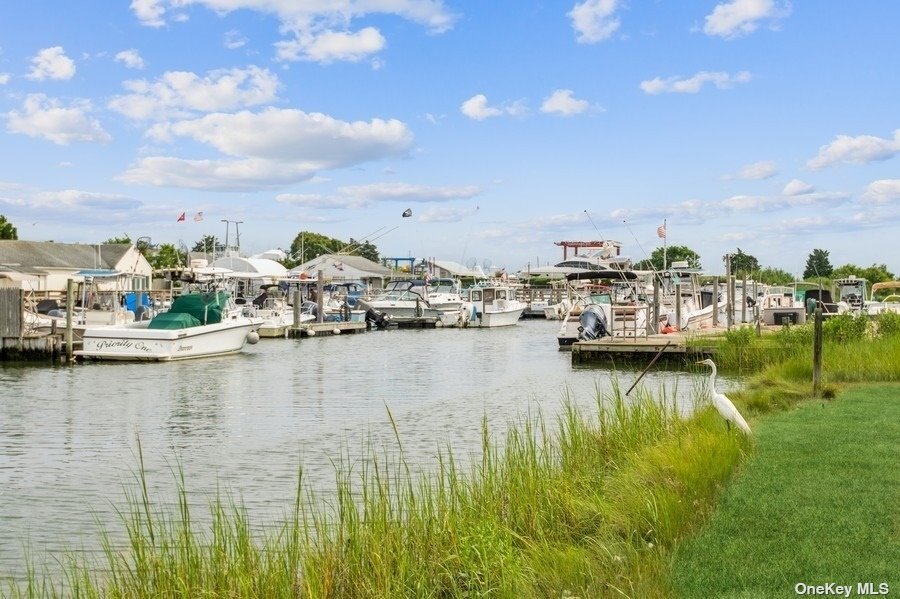 17 Alanson Ln, Hampton Bays, NY 11946 House for Rent in Hampton Bays