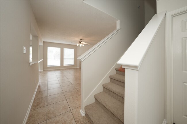 Foto del edificio - 5119 Moss Garden Ln