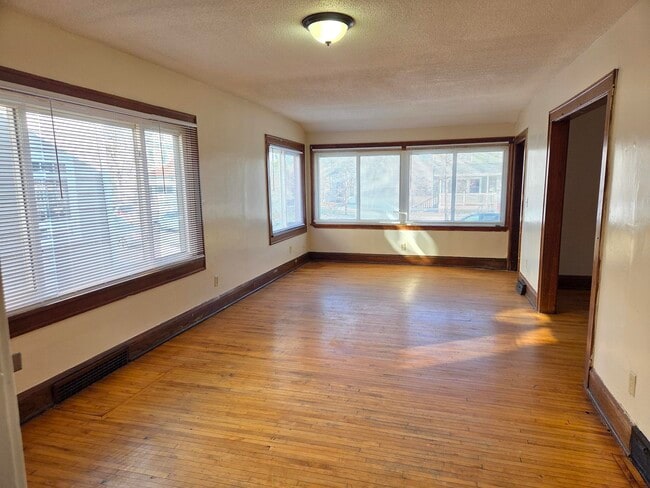 Building Photo - 2931 N Newton Ave