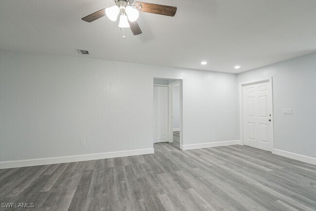 Foto del edificio - 2151 42nd St SW