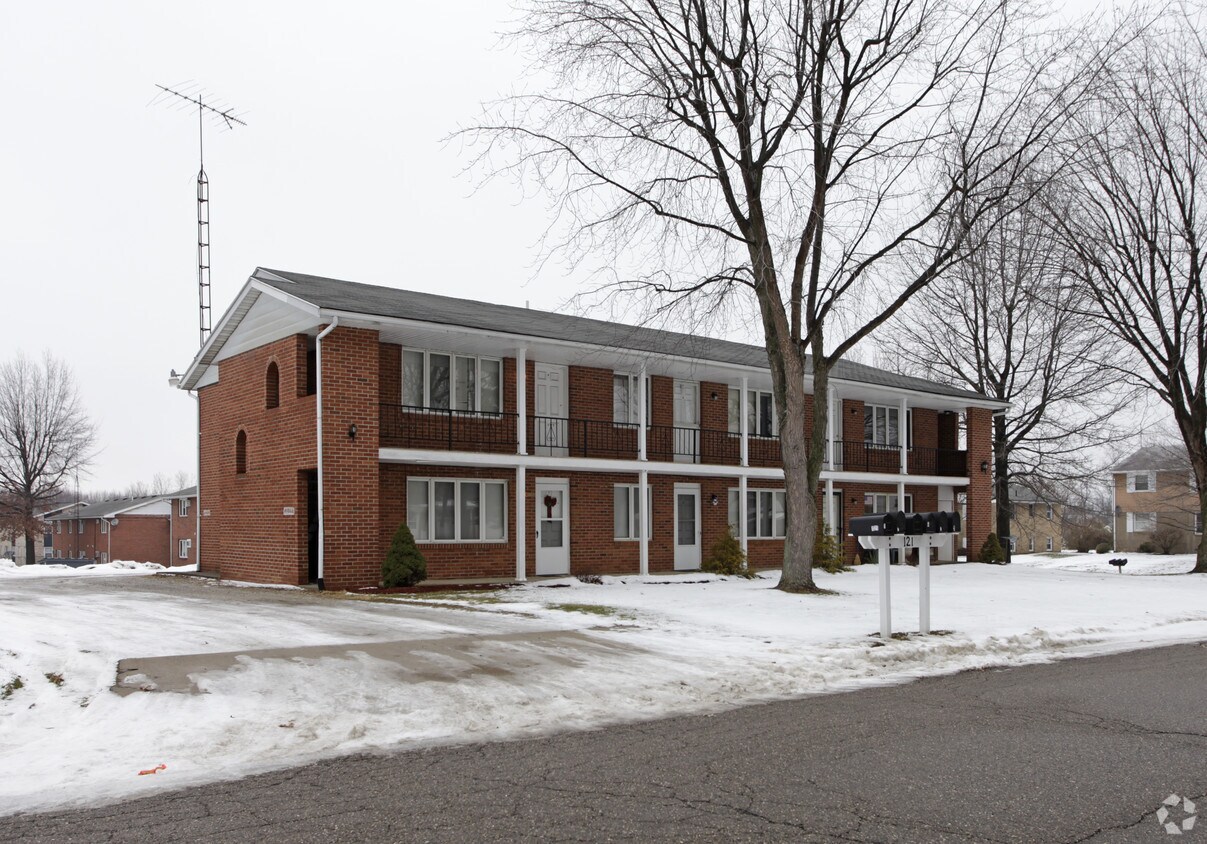 Primary Photo - 121 Chapel Ridge St
