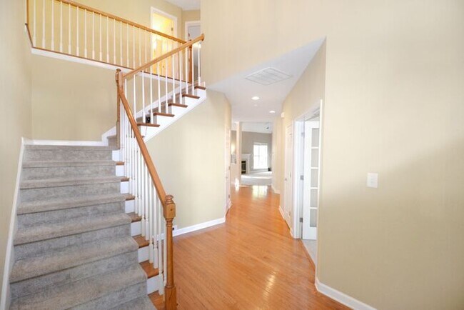 Building Photo - 1428 Bedlington Dr NW