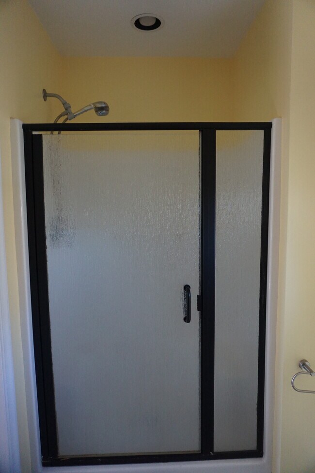 Owners Suite Shower - 1129 Kilby Dr