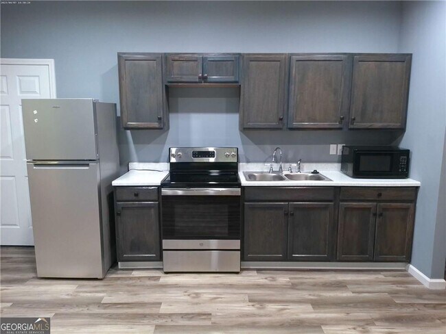 Building Photo - 1471 Cliffview Ter