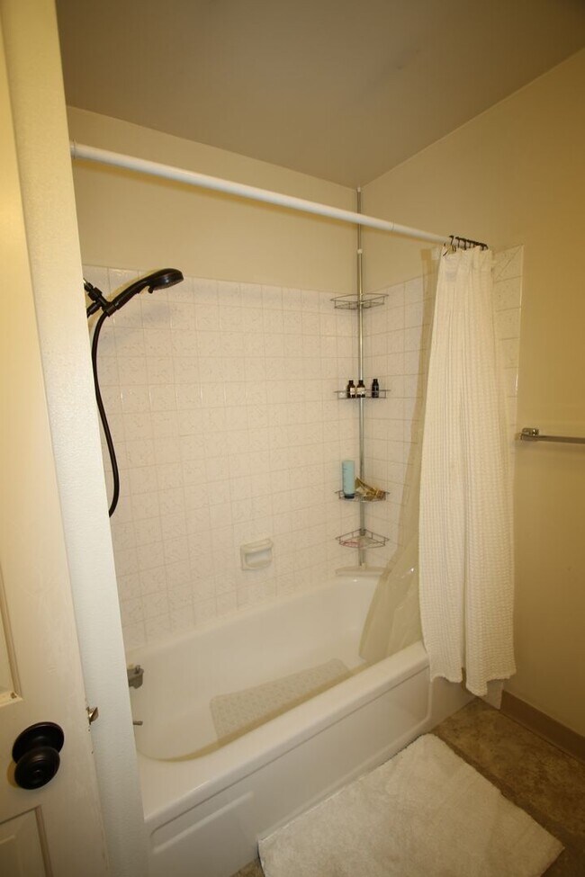 Foto del edificio - 3 Bedroom Townhouse!