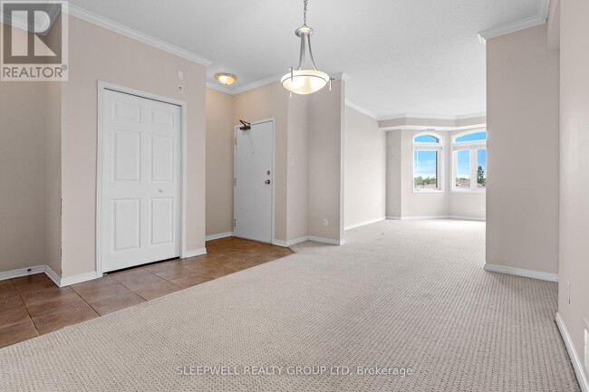 Building Photo - 190 Rustic Hills Crescent