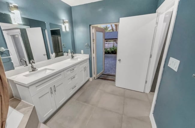 Building Photo - 1545 SW 32nd St