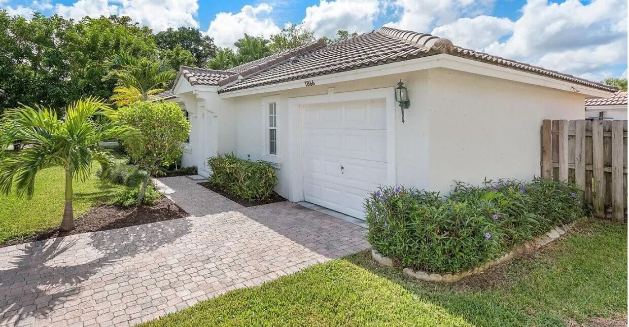 Foto principal - 1866 Capeside Cir