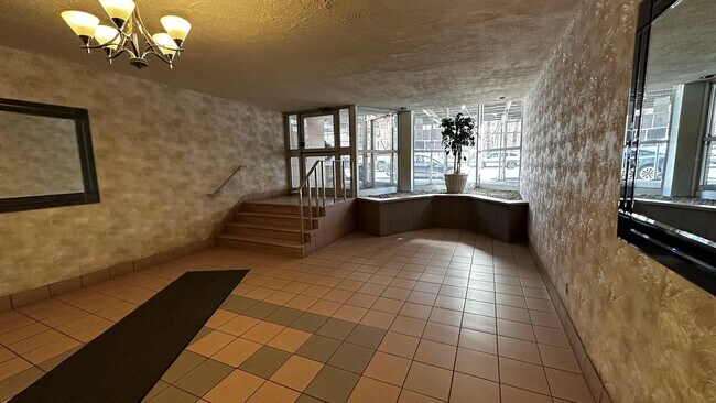 Foto del edificio - 6535 Broadway